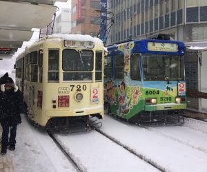 市電の線路にも雪がびっしり